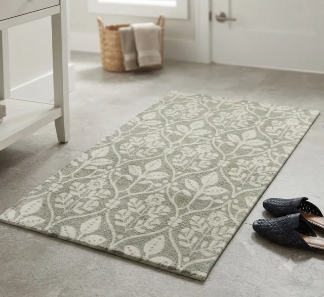 Botanical Leaf Print Cotton-Polyester Accent Rug  (20x32